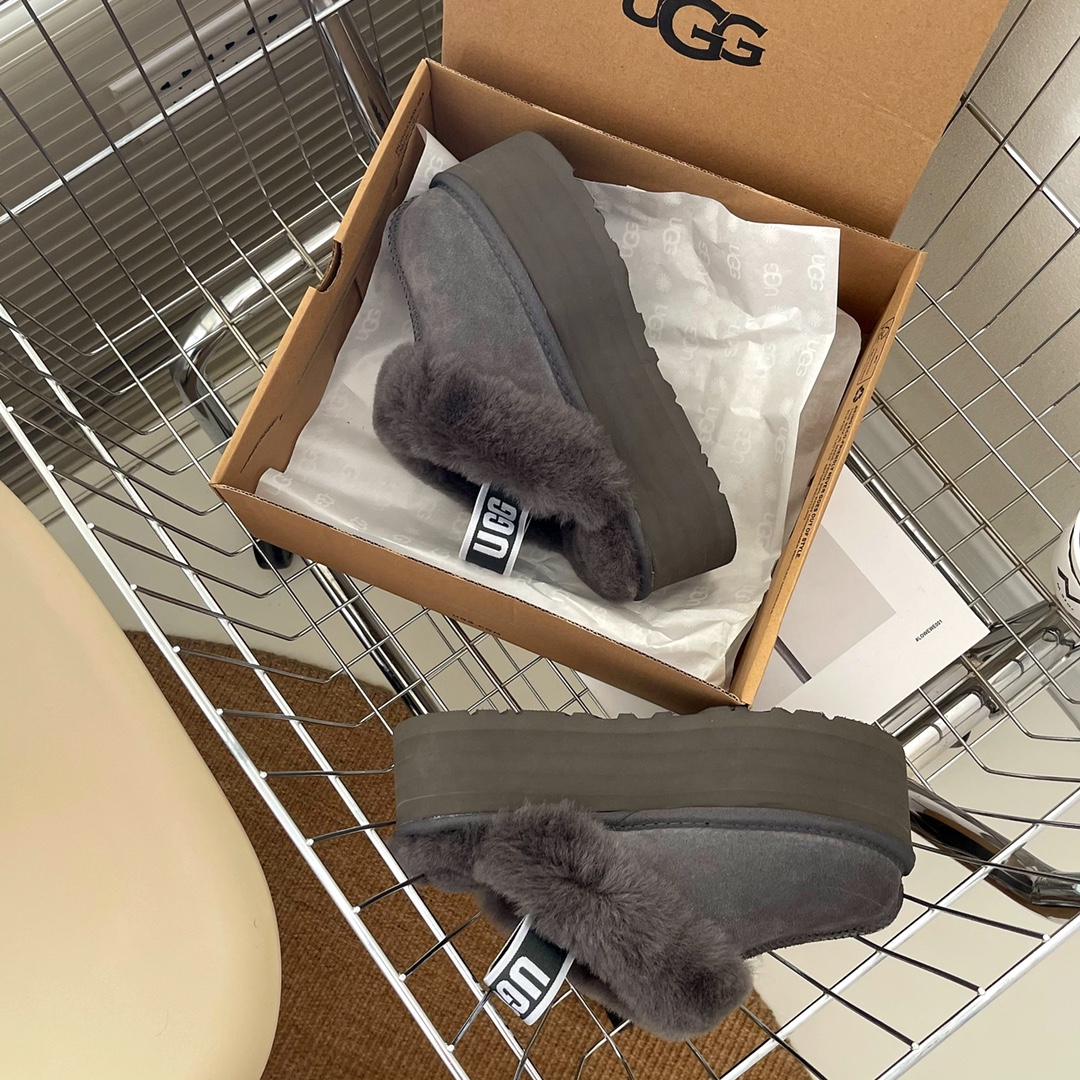 V238P UGG Funkette Thick -bottom sandals $58 gallery