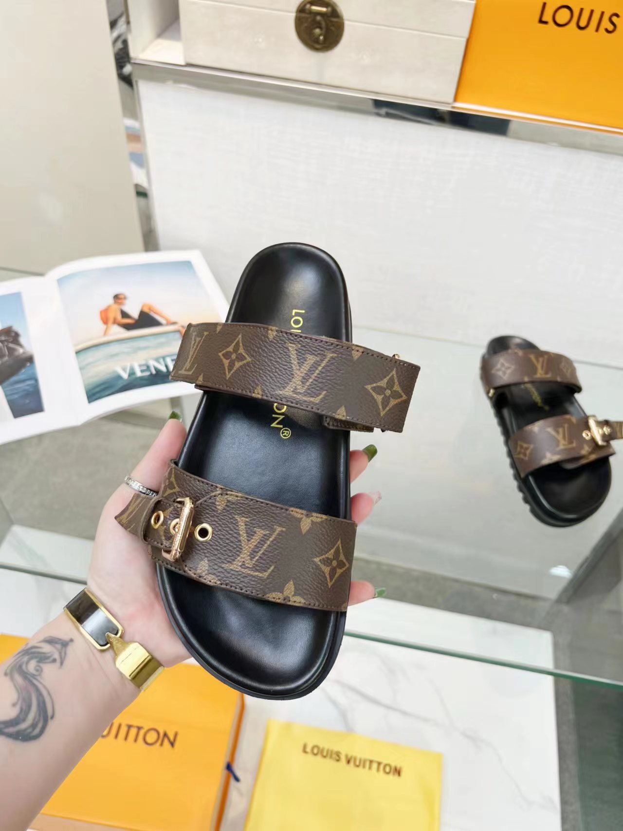 V43P Louis Vuitton sandals $55 gallery