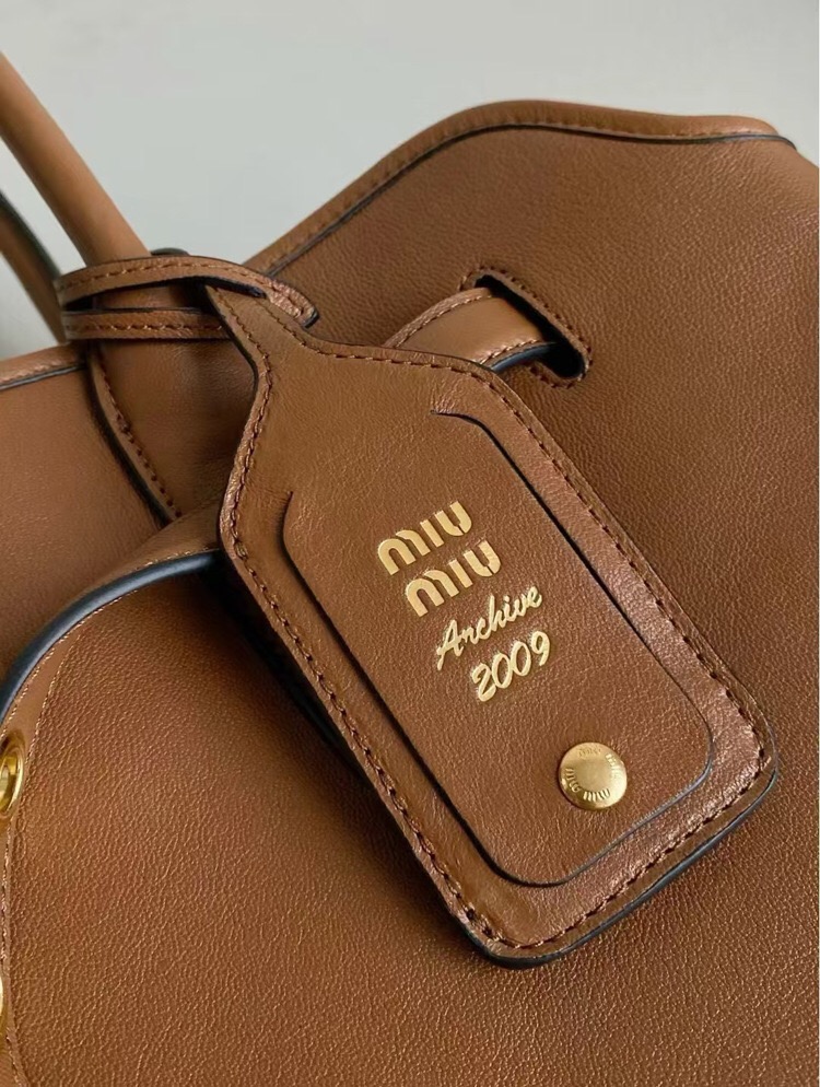 ZH010 Miu Miu tote bag 48$ gallery