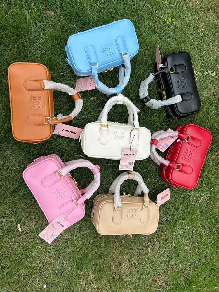 ZH011 Miu Miu Handbag 45$ gallery