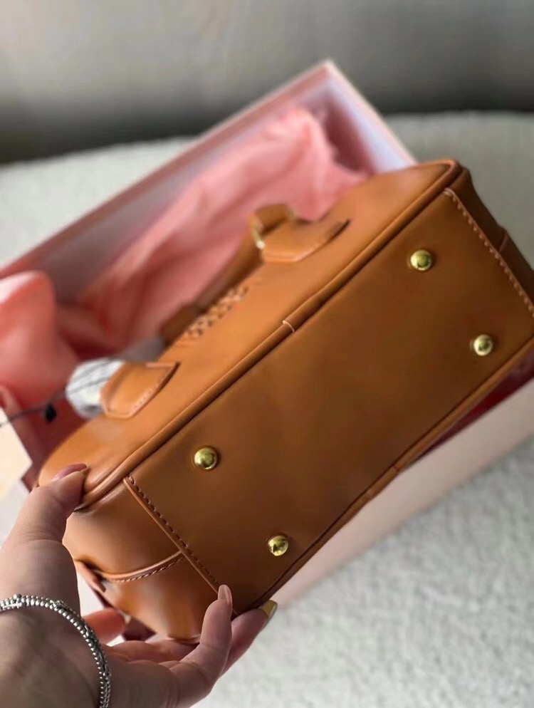ZH011 Miu Miu Handbag 45$ gallery