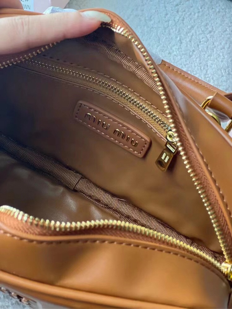 ZH011 Miu Miu Handbag 45$ gallery