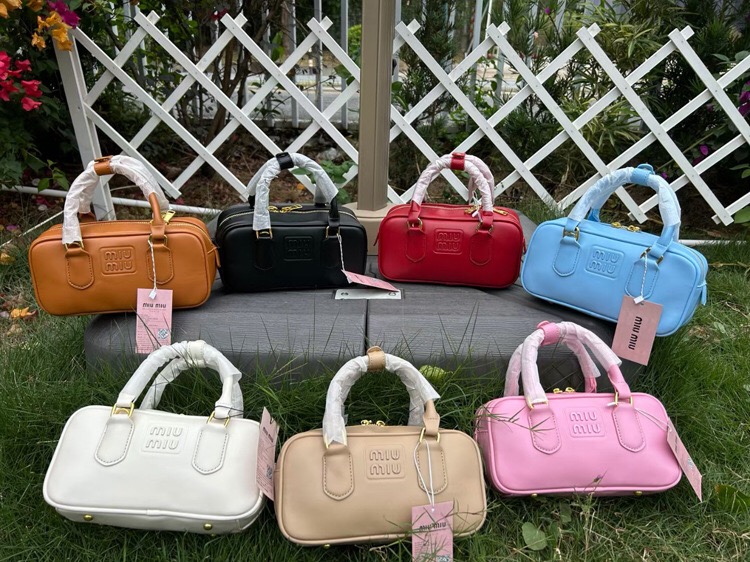 ZH011 Miu Miu Handbag 45$ gallery