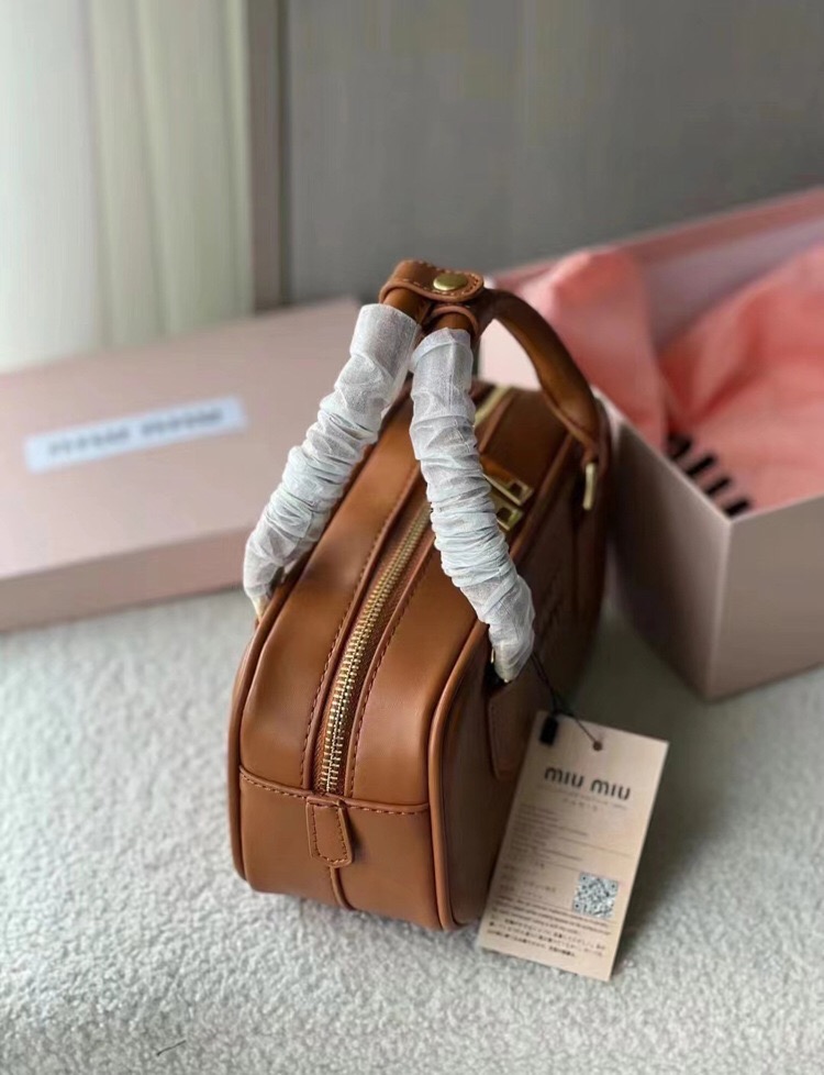 ZH011 Miu Miu Handbag 45$ gallery