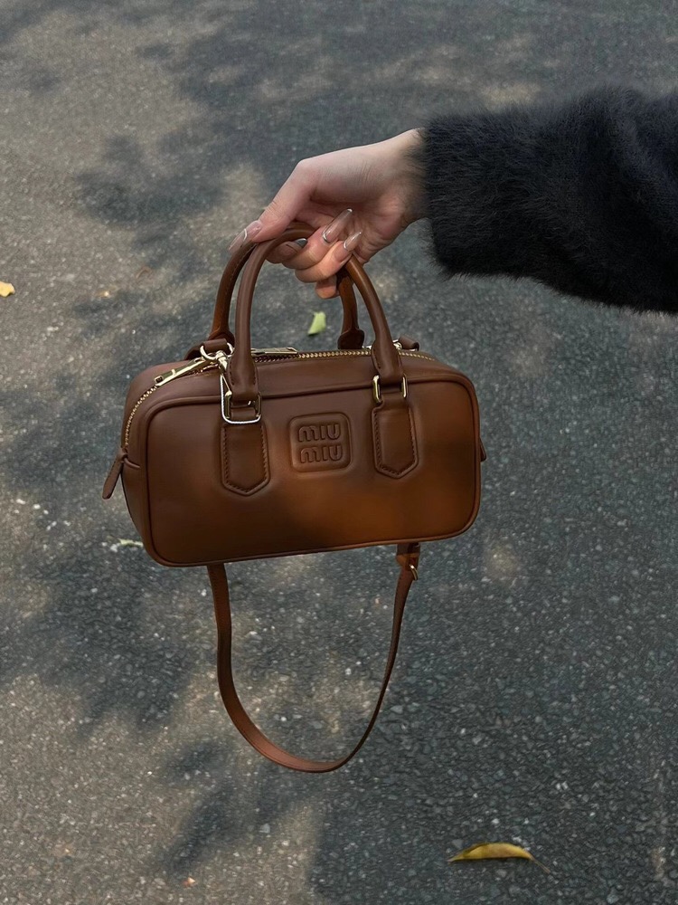 ZH011 Miu Miu Handbag 45$ gallery