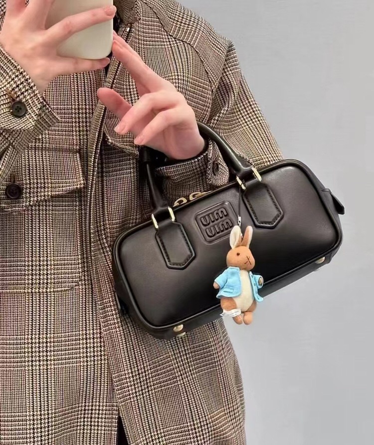 ZH011 Miu Miu Handbag 45$ gallery