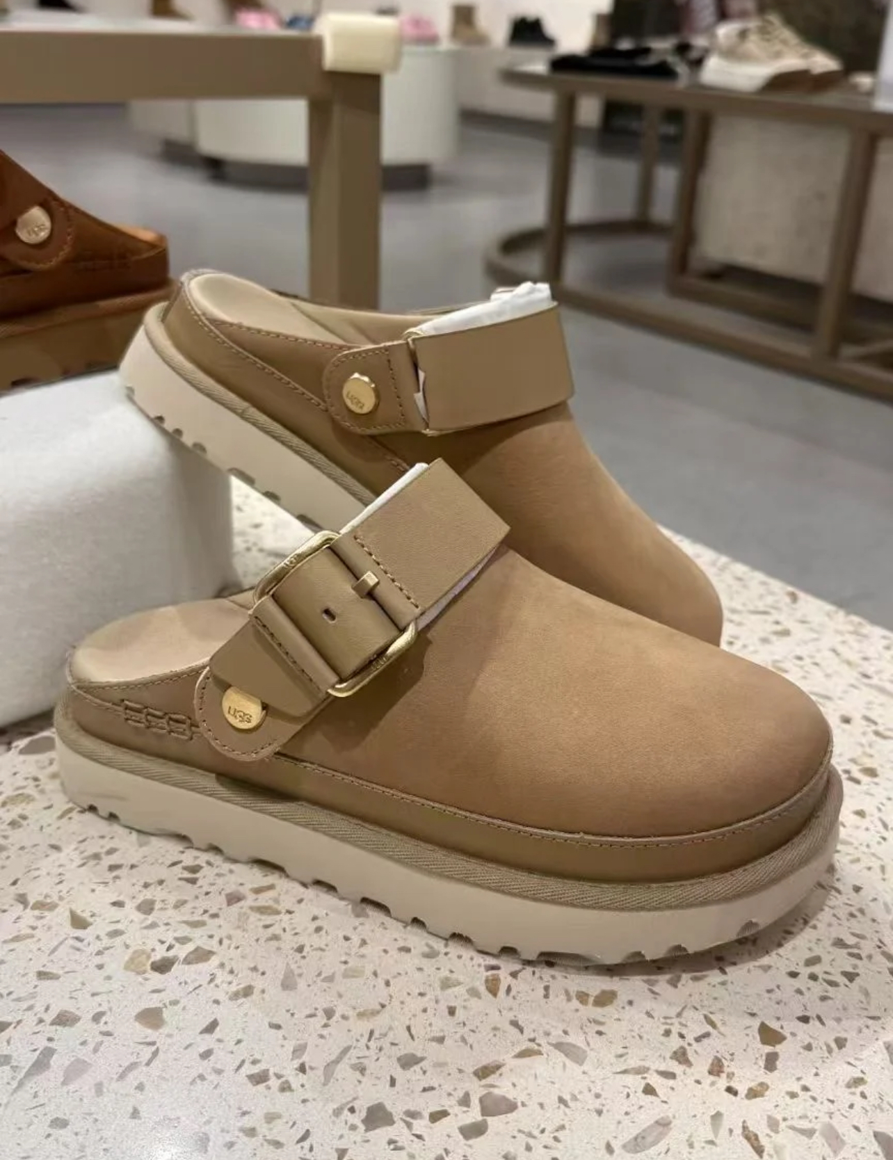 ZH057 2025 UGG Goldenstar Villa Clog 59$ gallery