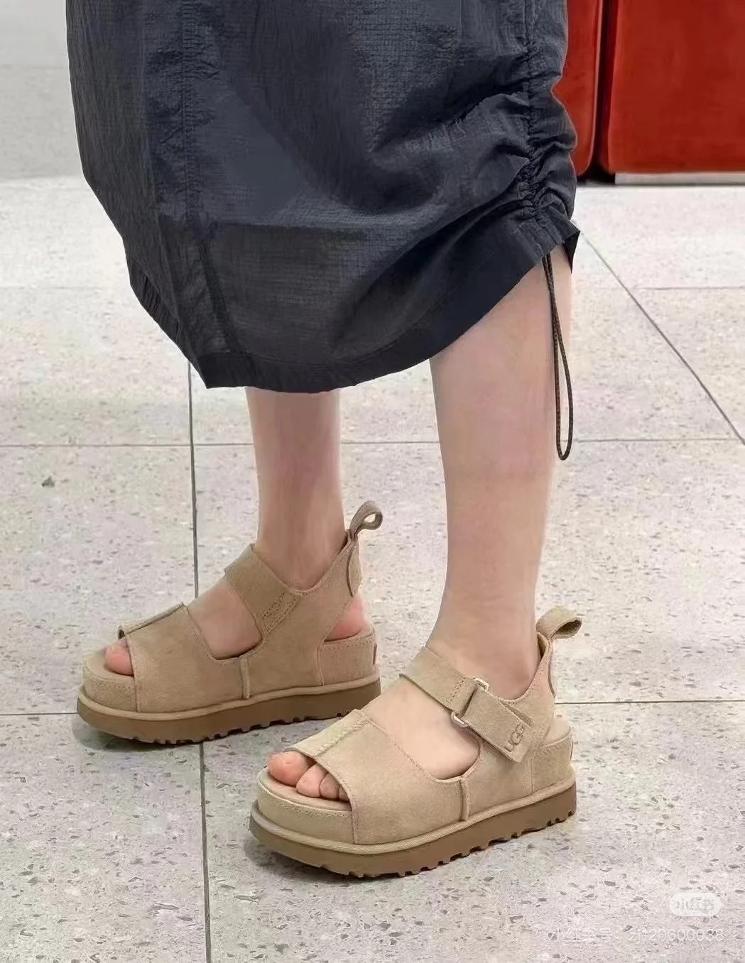 ZH070 UGG sandals 65$ gallery