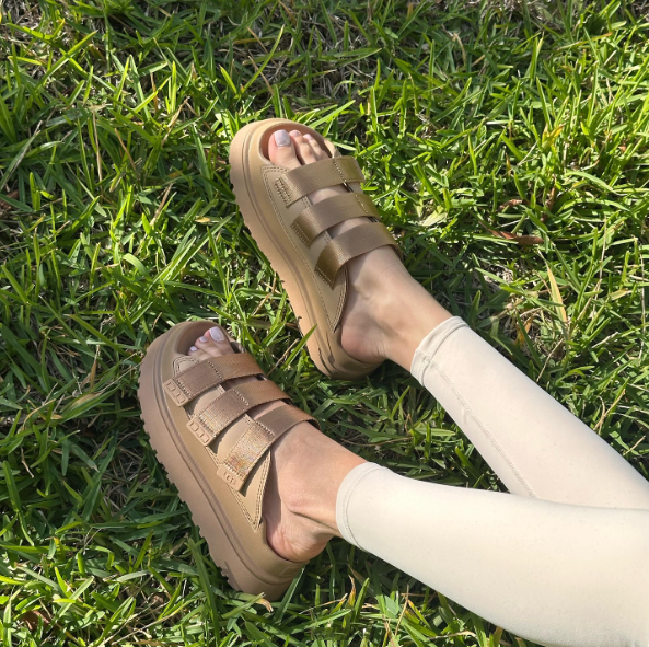 ZH072 UGG Slippers 49$ gallery