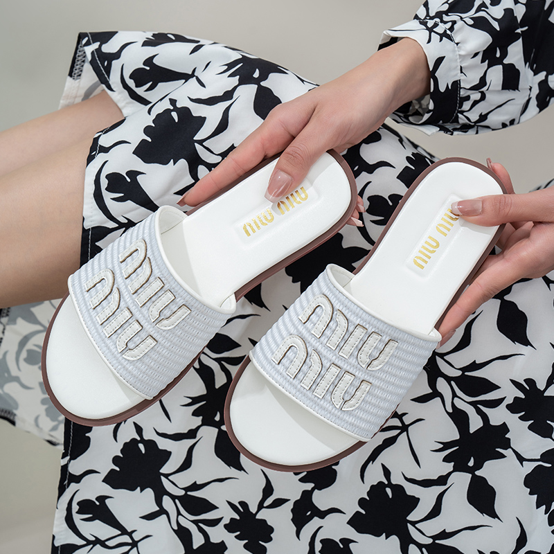 ZH075 Miu Miu Straw Slippers 32$ gallery