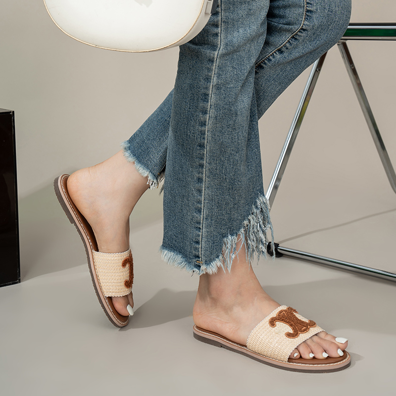 ZH076 Celine slippers 32$ gallery