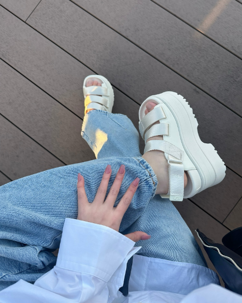 ZH104 UGG platform sandals 68$ gallery