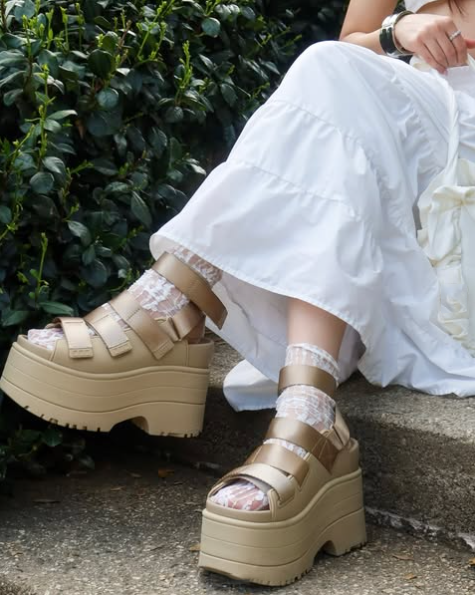 ZH104 UGG platform sandals 68$ gallery