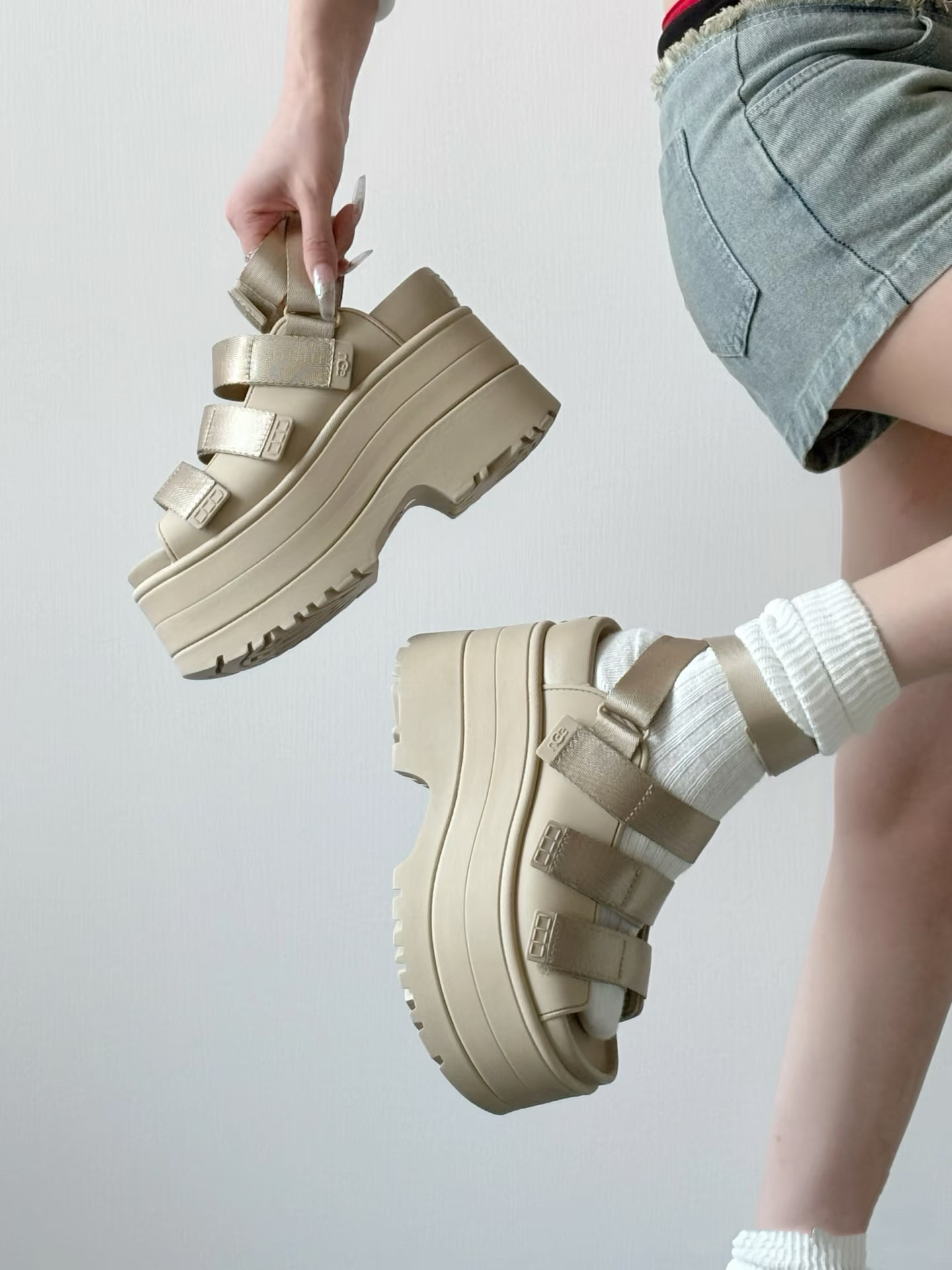 ZH104 UGG platform sandals 68$ gallery