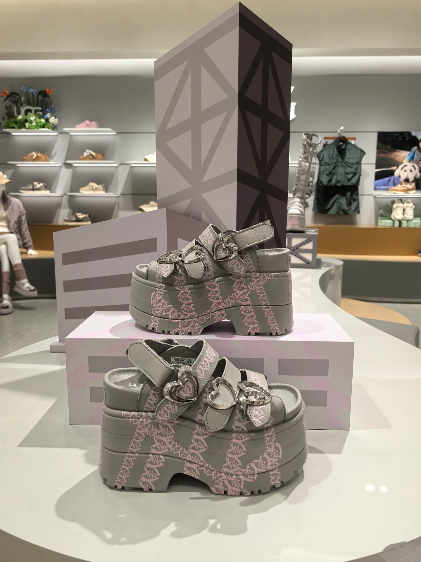 ZH119 UGG platform sandals 69$ gallery