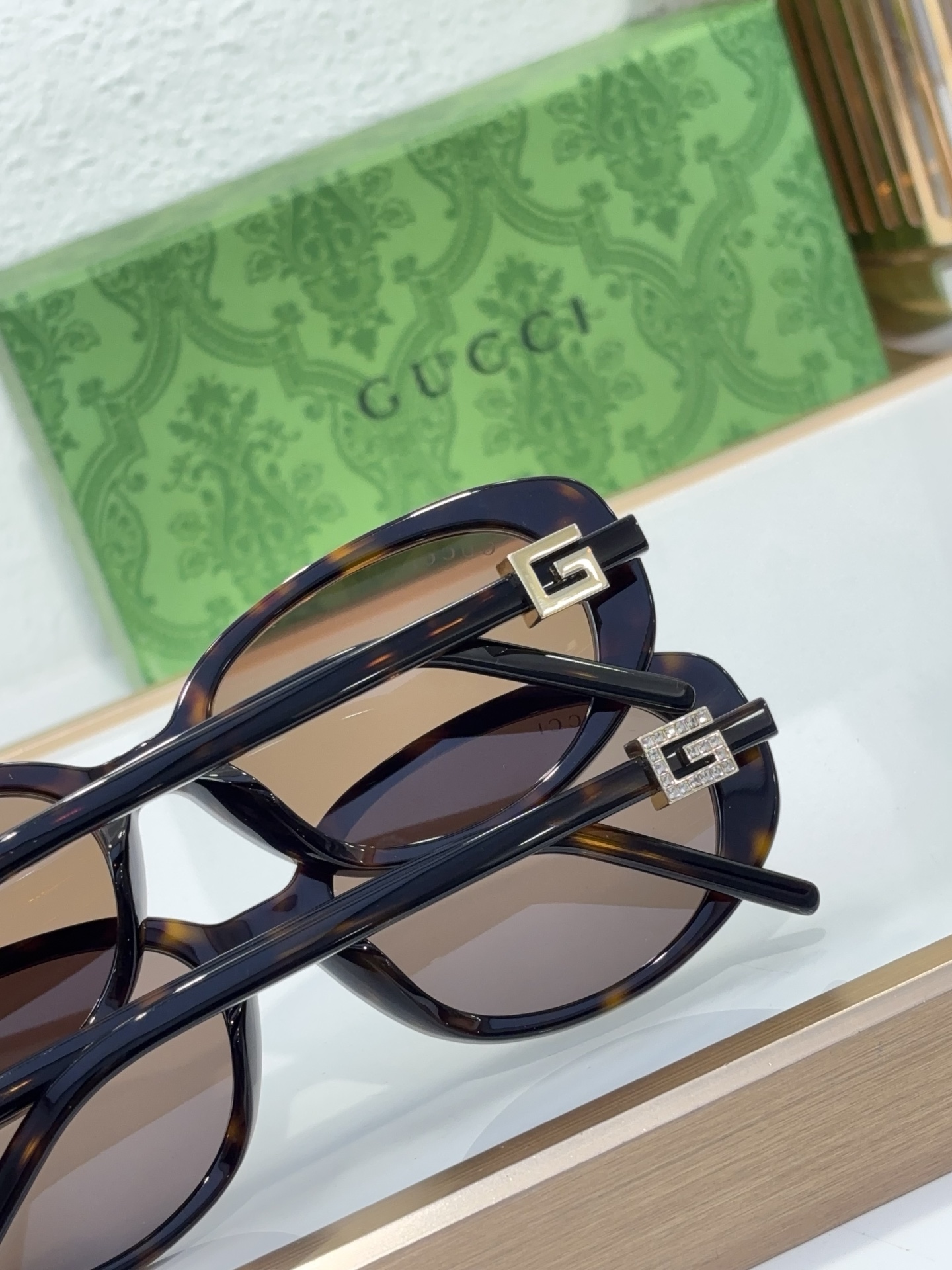 ZH126 Gucci Sunglasses 52$ gallery