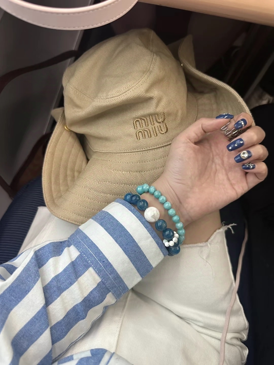 ZH220 MIUMIU Bucket hat 24.6$ gallery