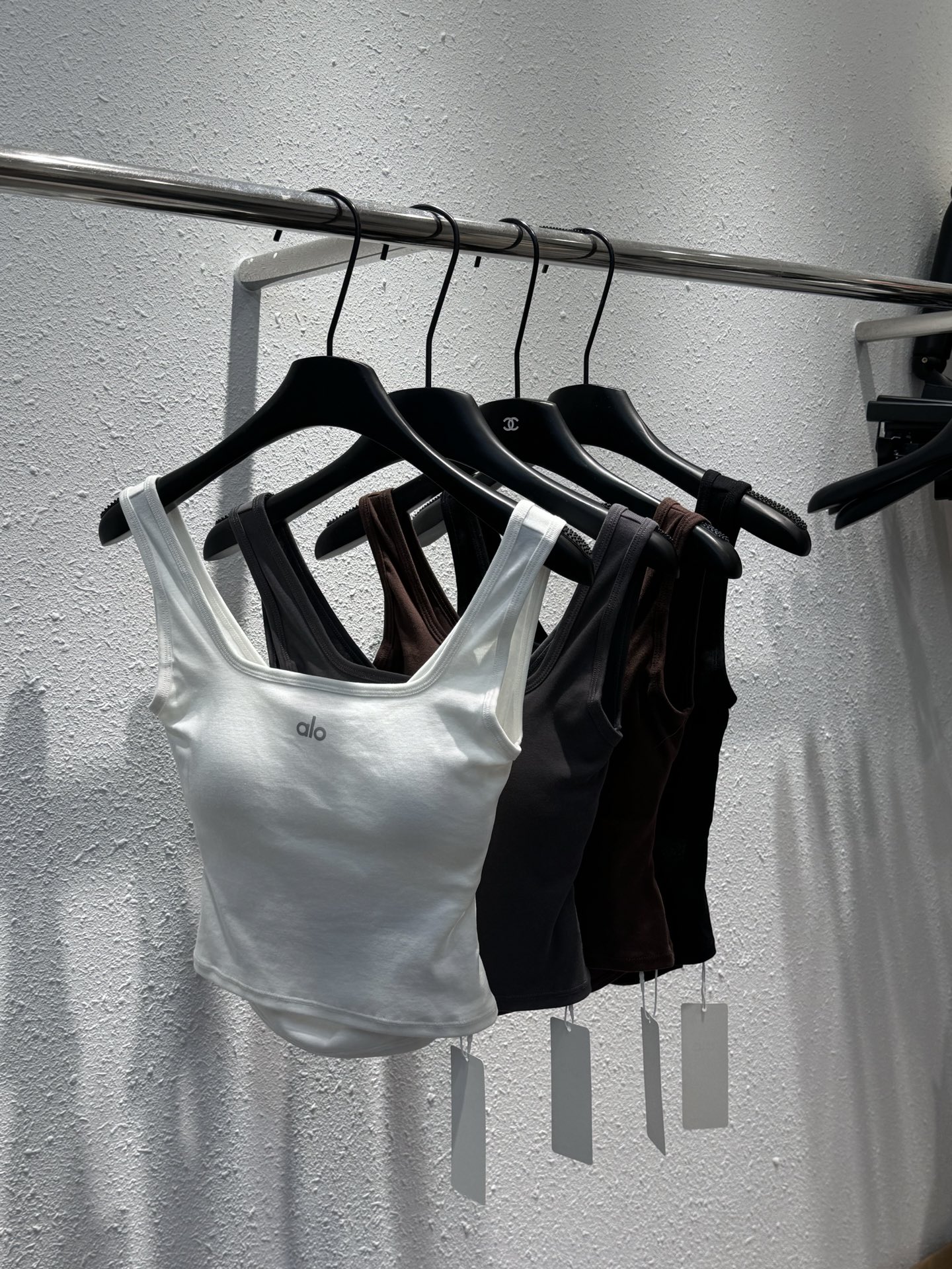 ZH243 ALO Sports Vest 23.6$ gallery