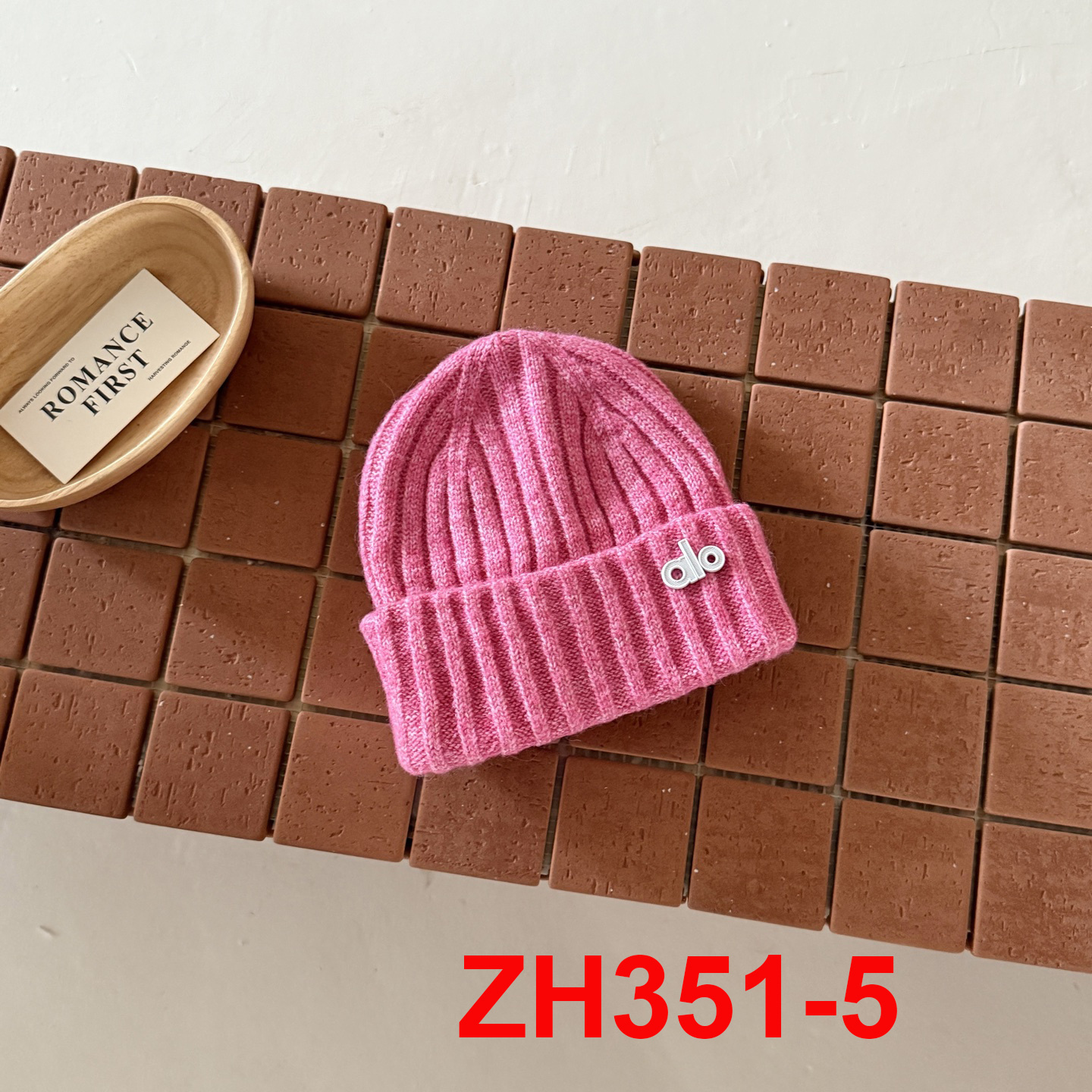 ZH351 Alo yoga kids knitted hat 25$ gallery