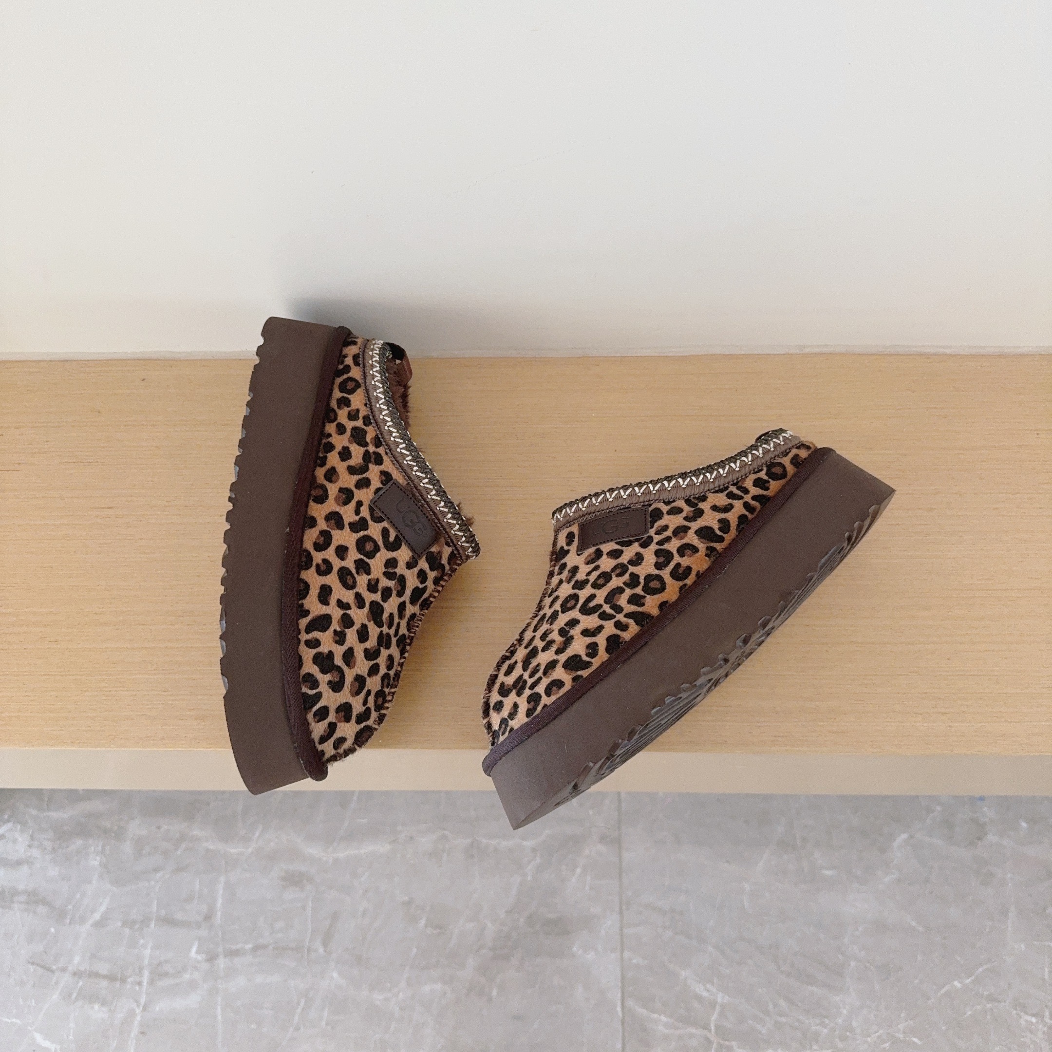 ZH415 UGG Tazz platform 39.9$ gallery