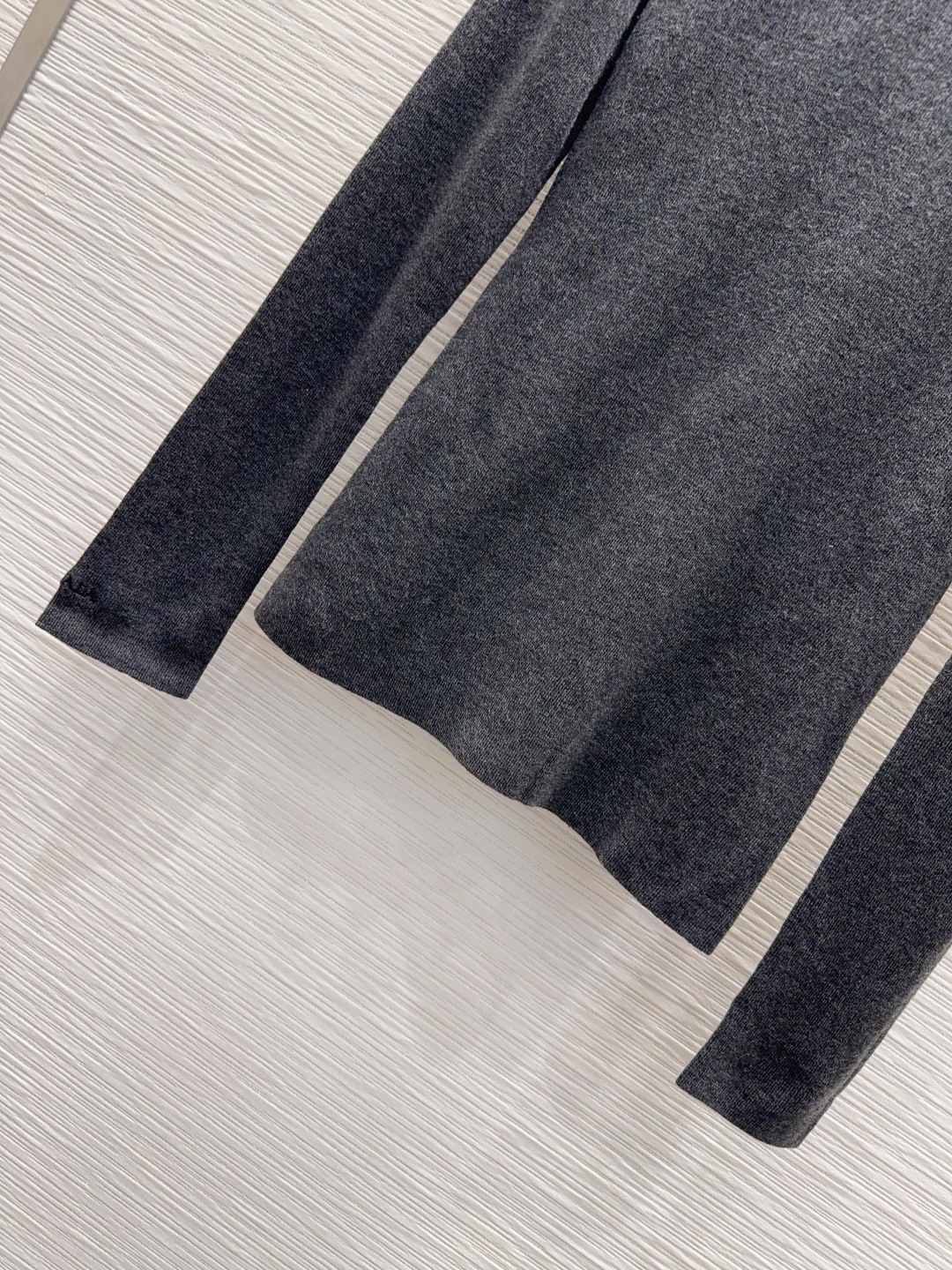 ZH469 Prada bottoming shirt 35$ gallery