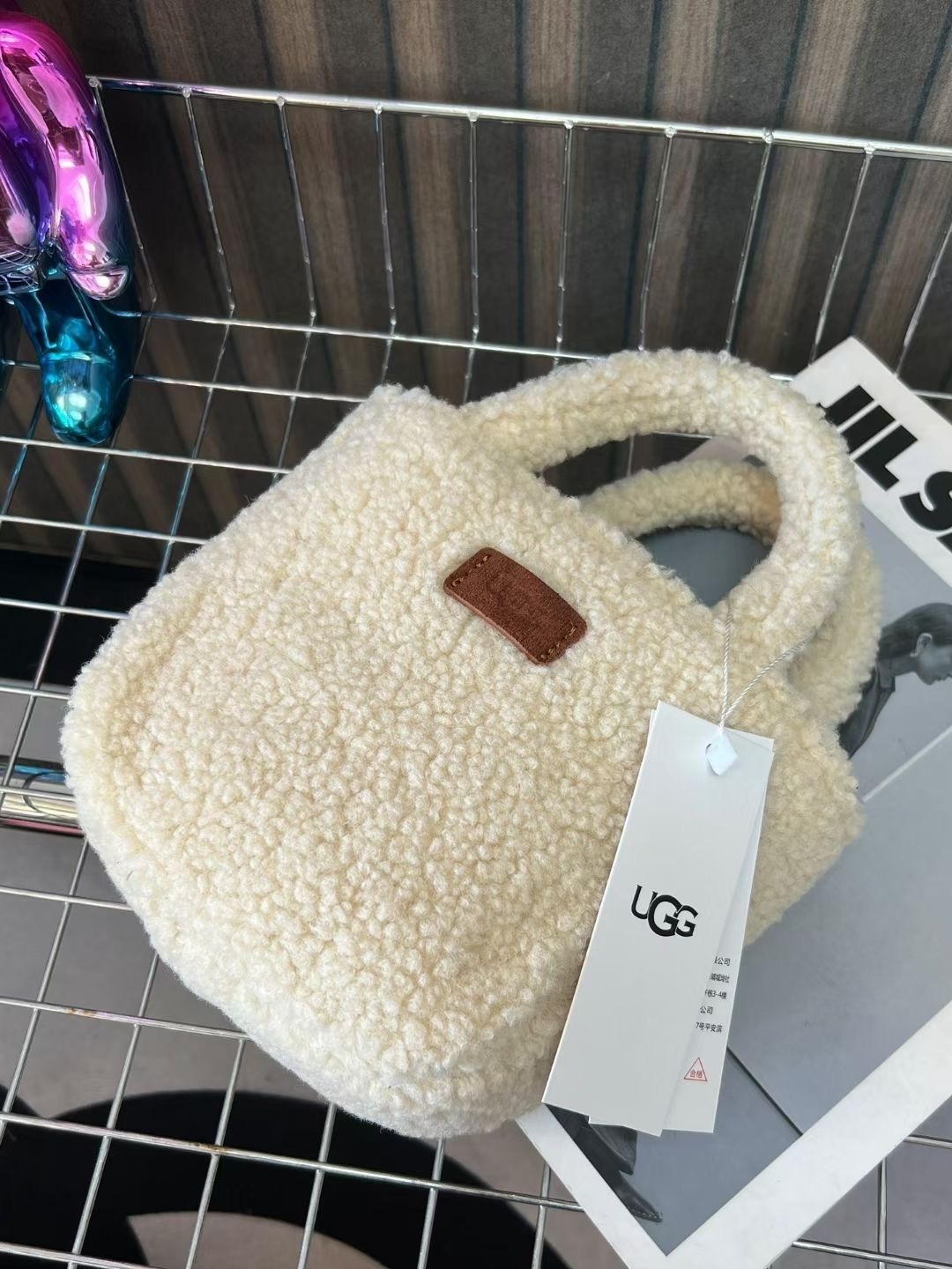 ZH511 Ugg lambswool handbag 40$ gallery