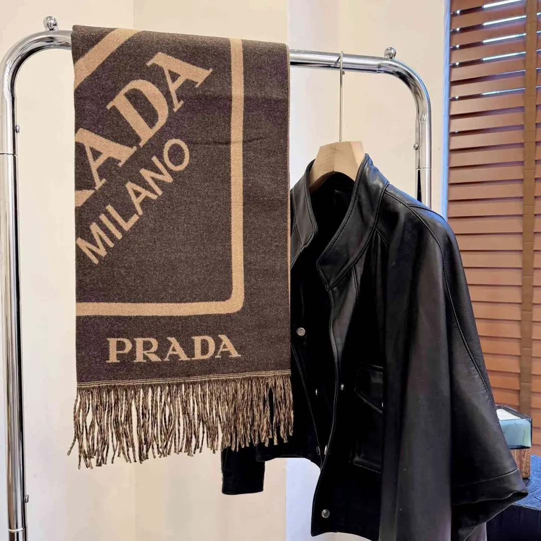 22.66$PRADA   4837-M gallery