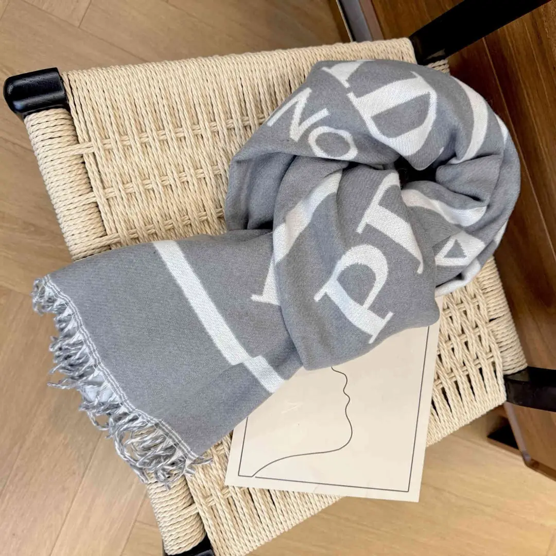 22.66$PRADA   4837-M gallery