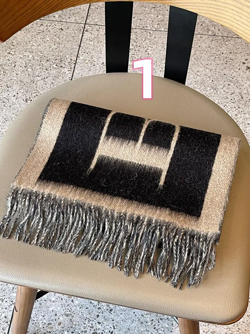 22.99$   Burberry    3767-M gallery