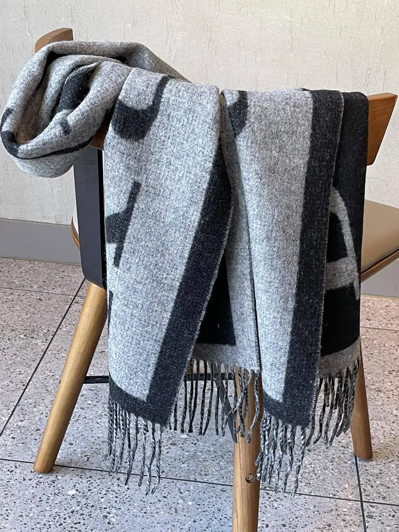 22.99$   Burberry    3767-M gallery