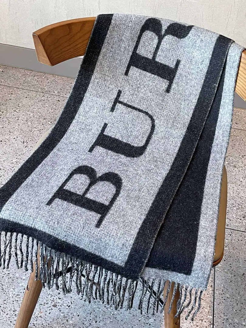 22.99$   Burberry    3767-M gallery