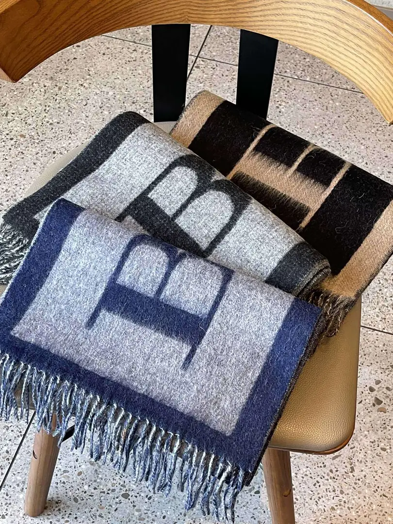 22.99$   Burberry    3767-M gallery