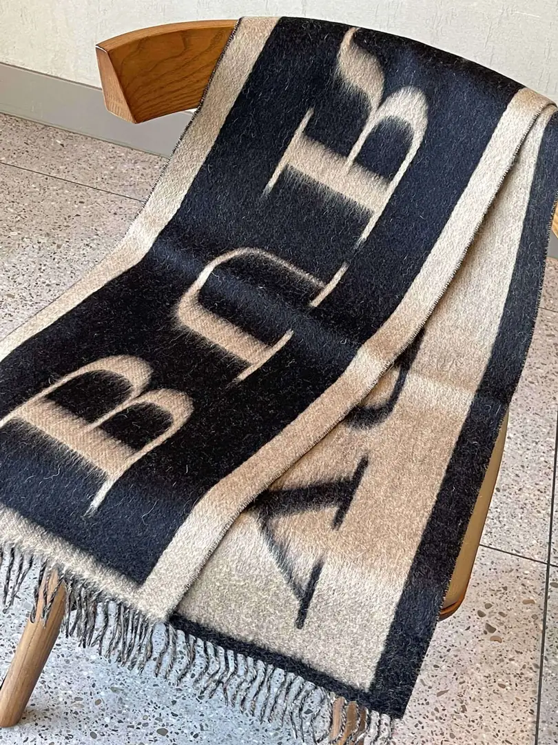 22.99$   Burberry    3767-M gallery