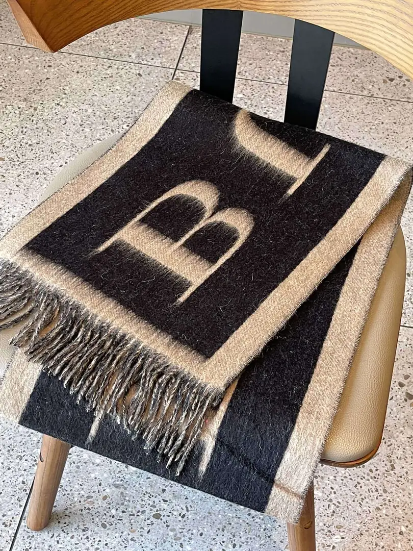 22.99$   Burberry    3767-M gallery