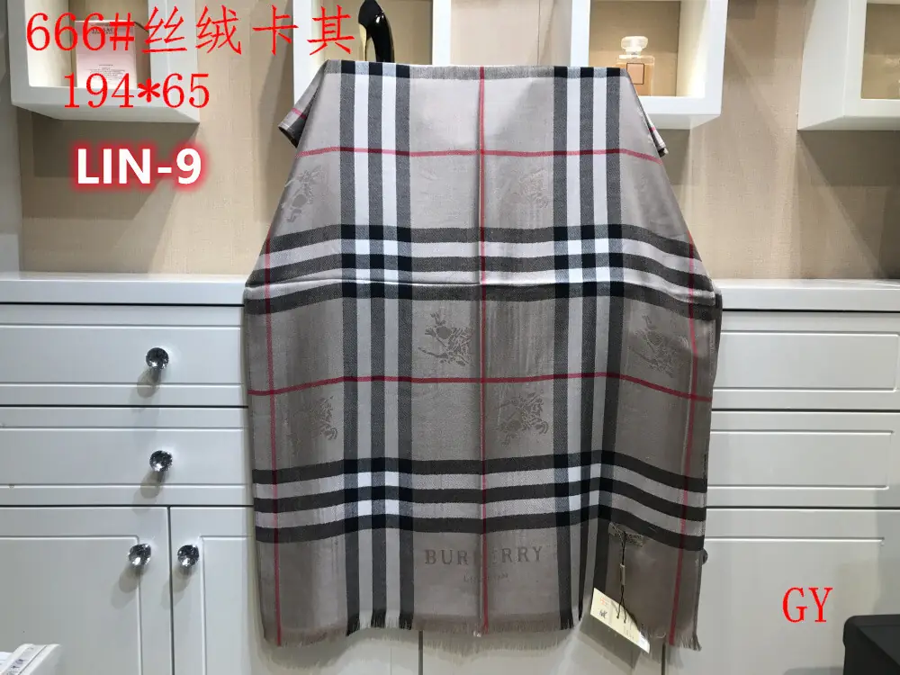 23.76$   BURBERRY  304-3285-M gallery