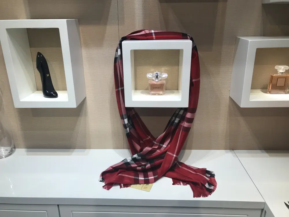 23.76$   BURBERRY  304-3285-M gallery