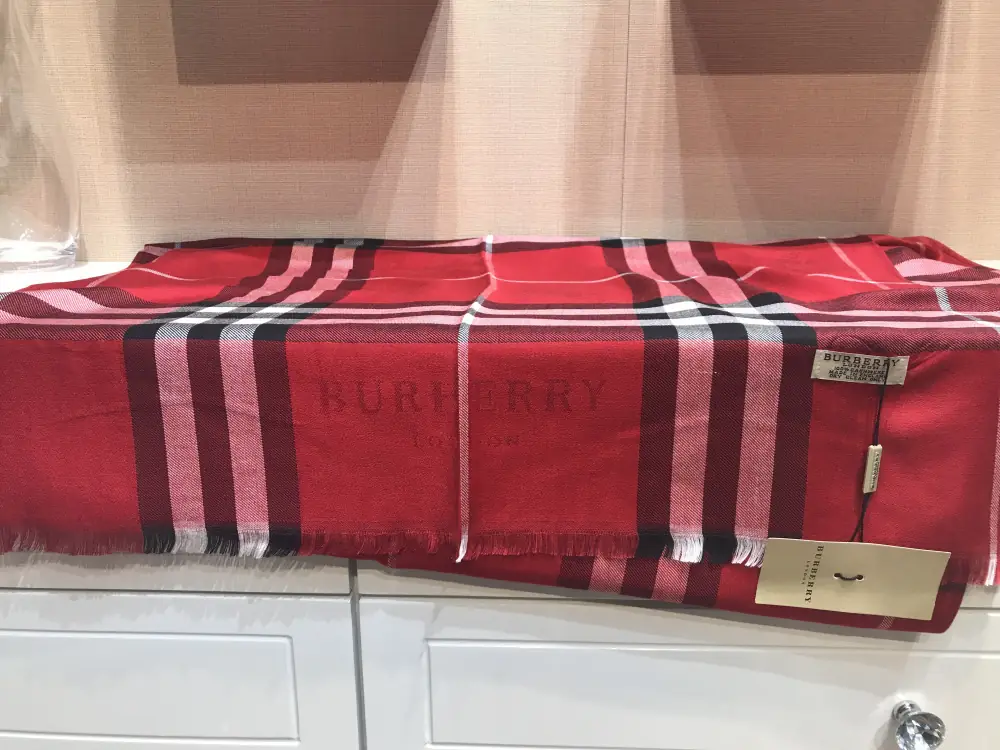 23.76$   BURBERRY  304-3285-M gallery