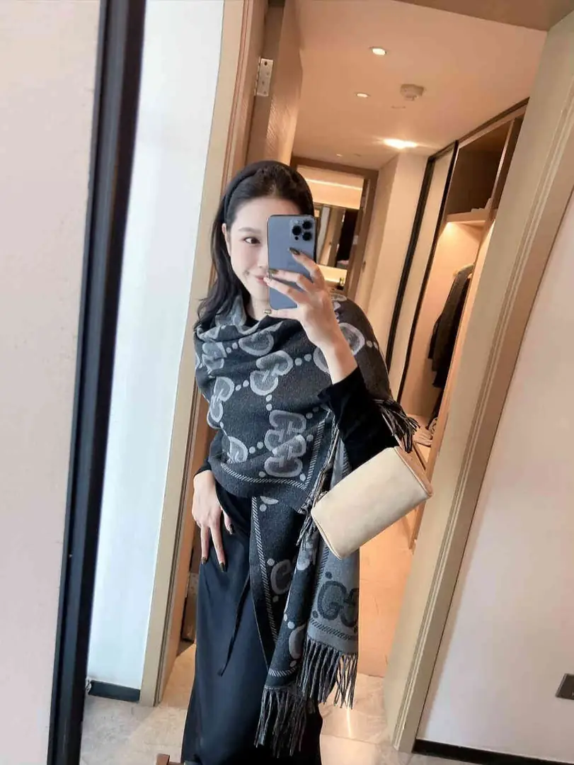 27.65$Gucci    4838-M gallery