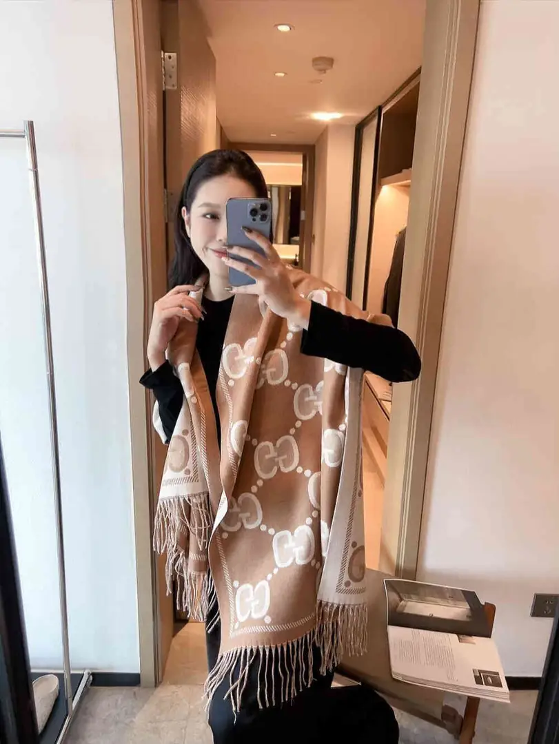 27.65$Gucci    4838-M gallery