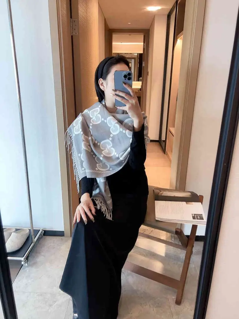 27.65$Gucci    4838-M gallery