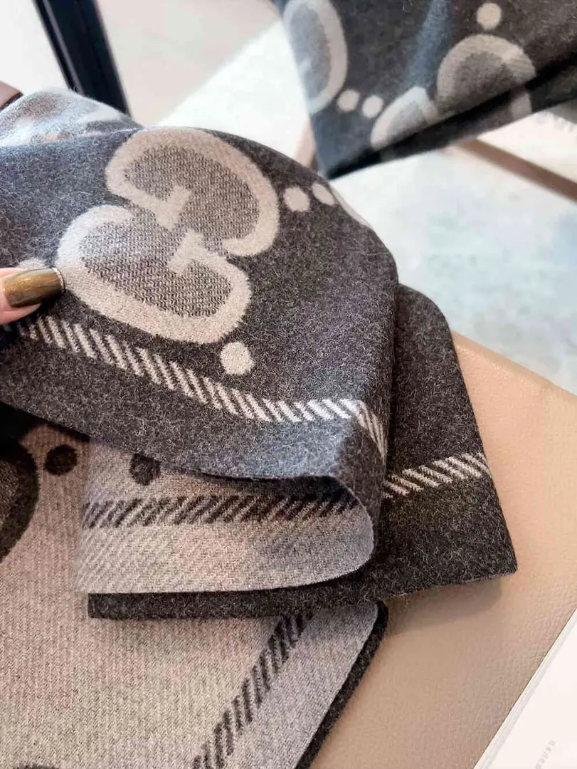 27.65$Gucci    4838-M gallery