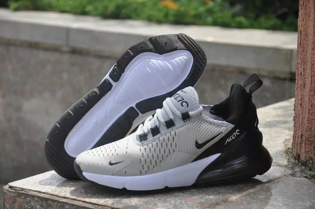 27.86$ Nike 270    shu-3833-M gallery