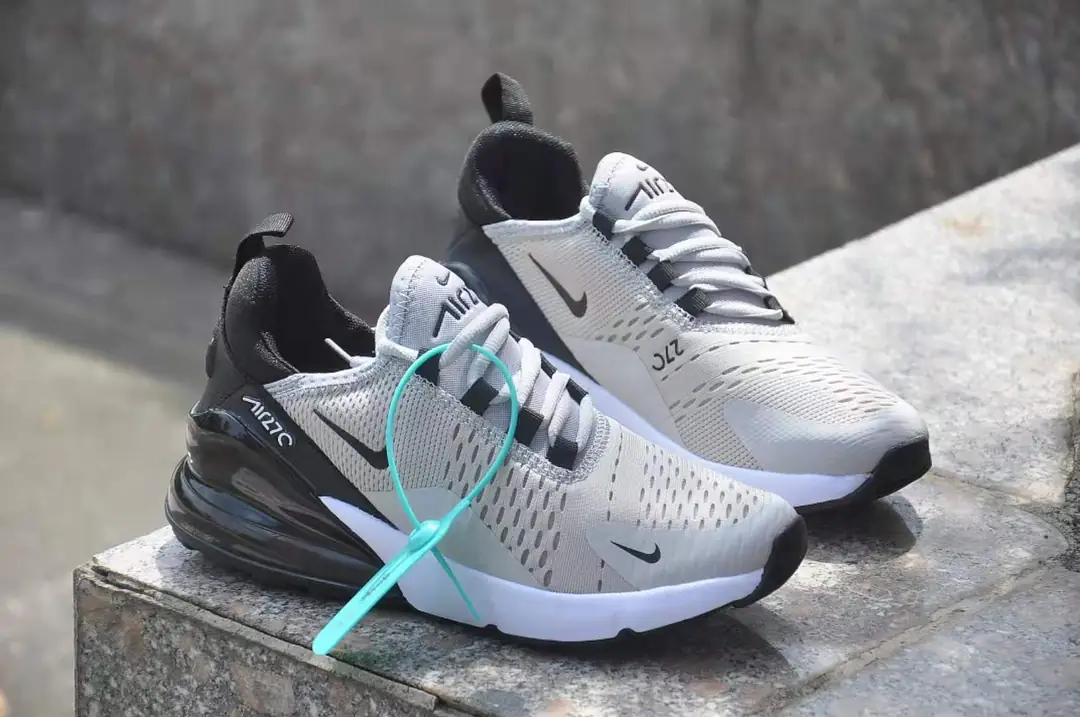 27.86$ Nike 270    shu-3833-M gallery