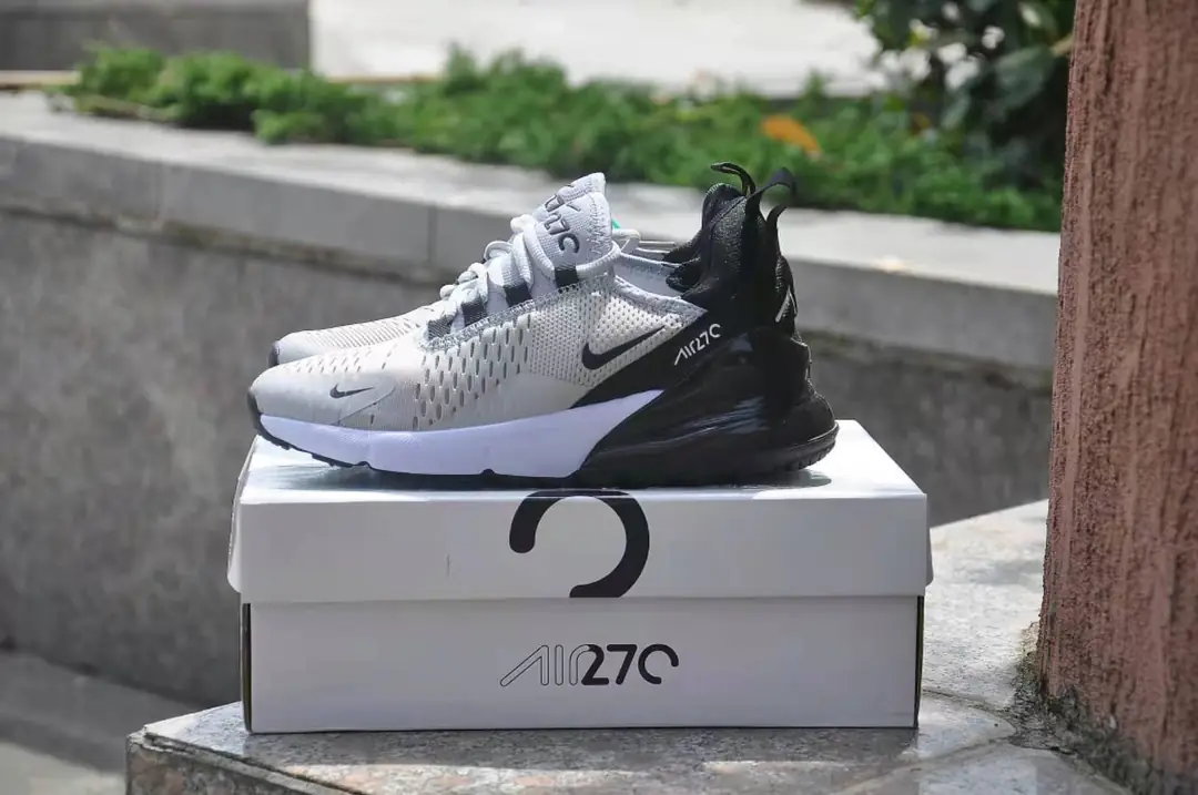 27.86$ Nike 270    shu-3833-M gallery