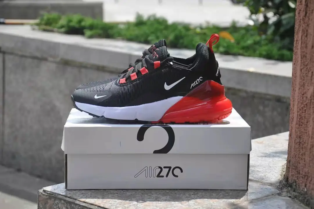 27.86$ Nike 270    shu-3833-M gallery