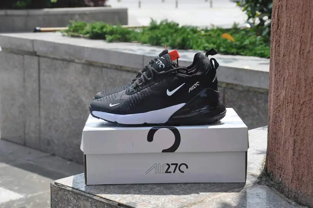 27.86$ Nike 270    shu-3833-M gallery