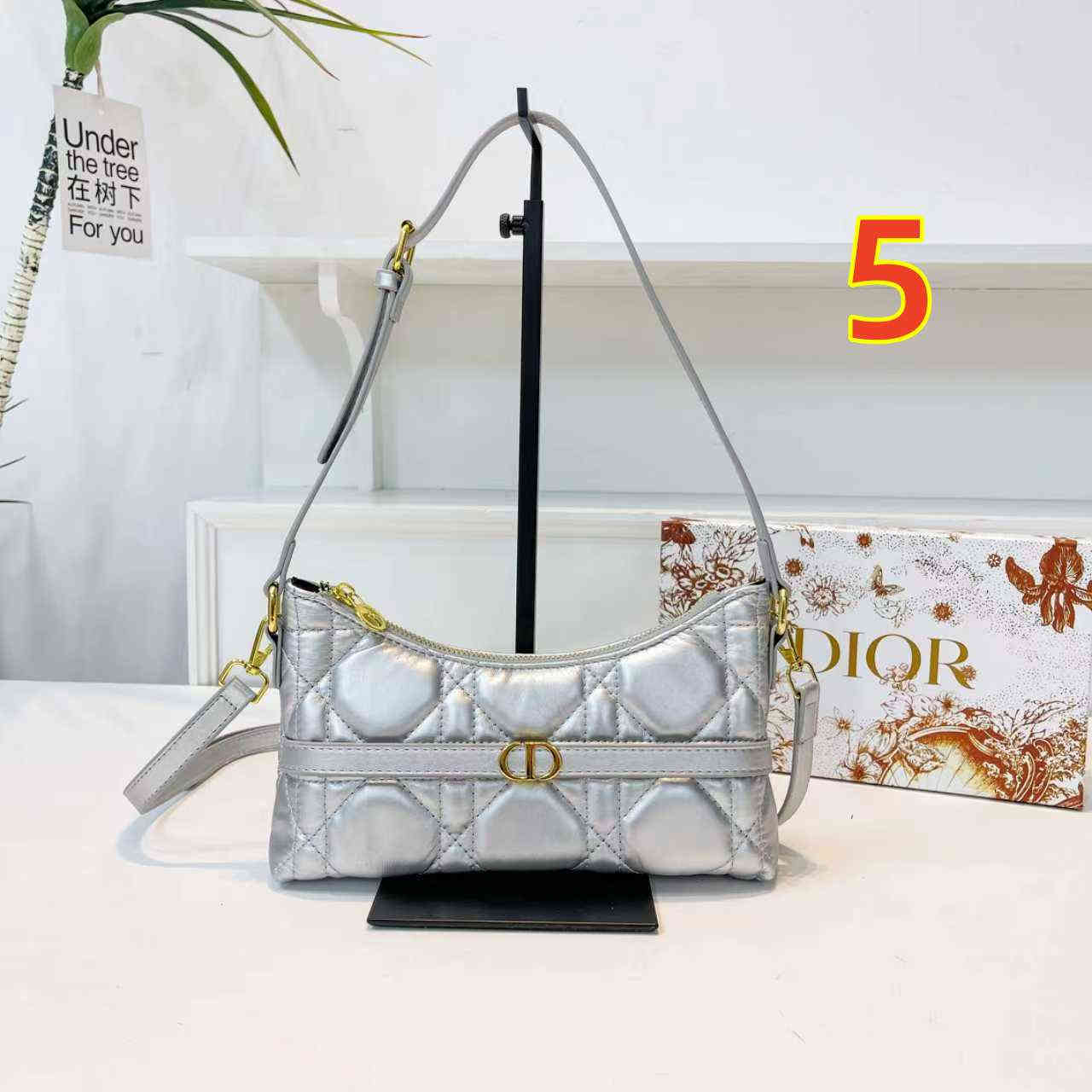 28.99$  DIOR   301-4893-M gallery