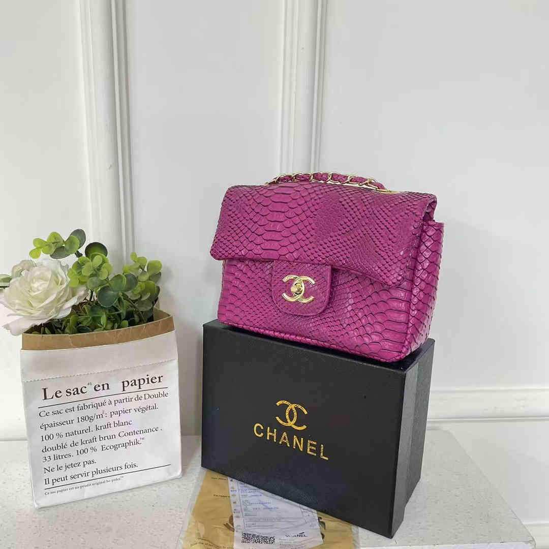 32.39$   CHANEL   301-4814-M gallery