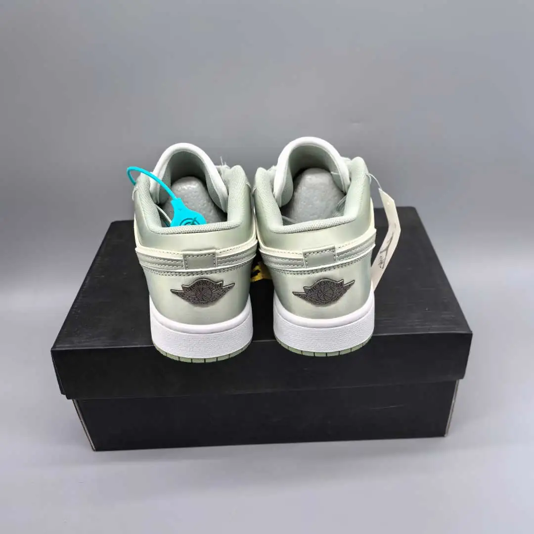 35.82$   AJ1   109-4744-M gallery