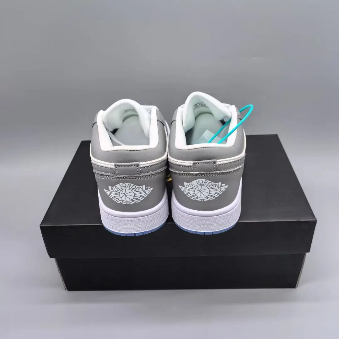 35.82$  AJ1   109-4742-M gallery